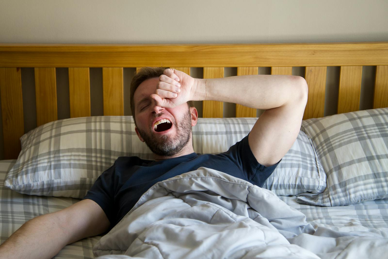 Waking Up with Very Dry Mouth: Causes and Night Relief